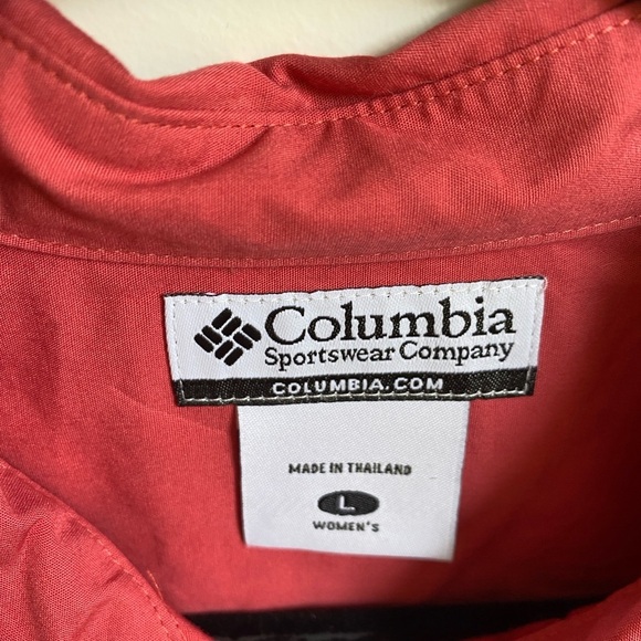 Women’s Columbia Button Down Salmon Blouse - Picture 3 of 4
